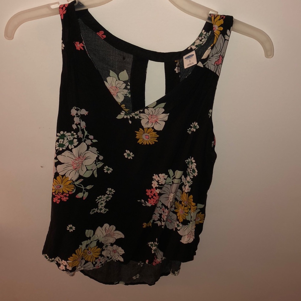 a floral tag topped blouse!